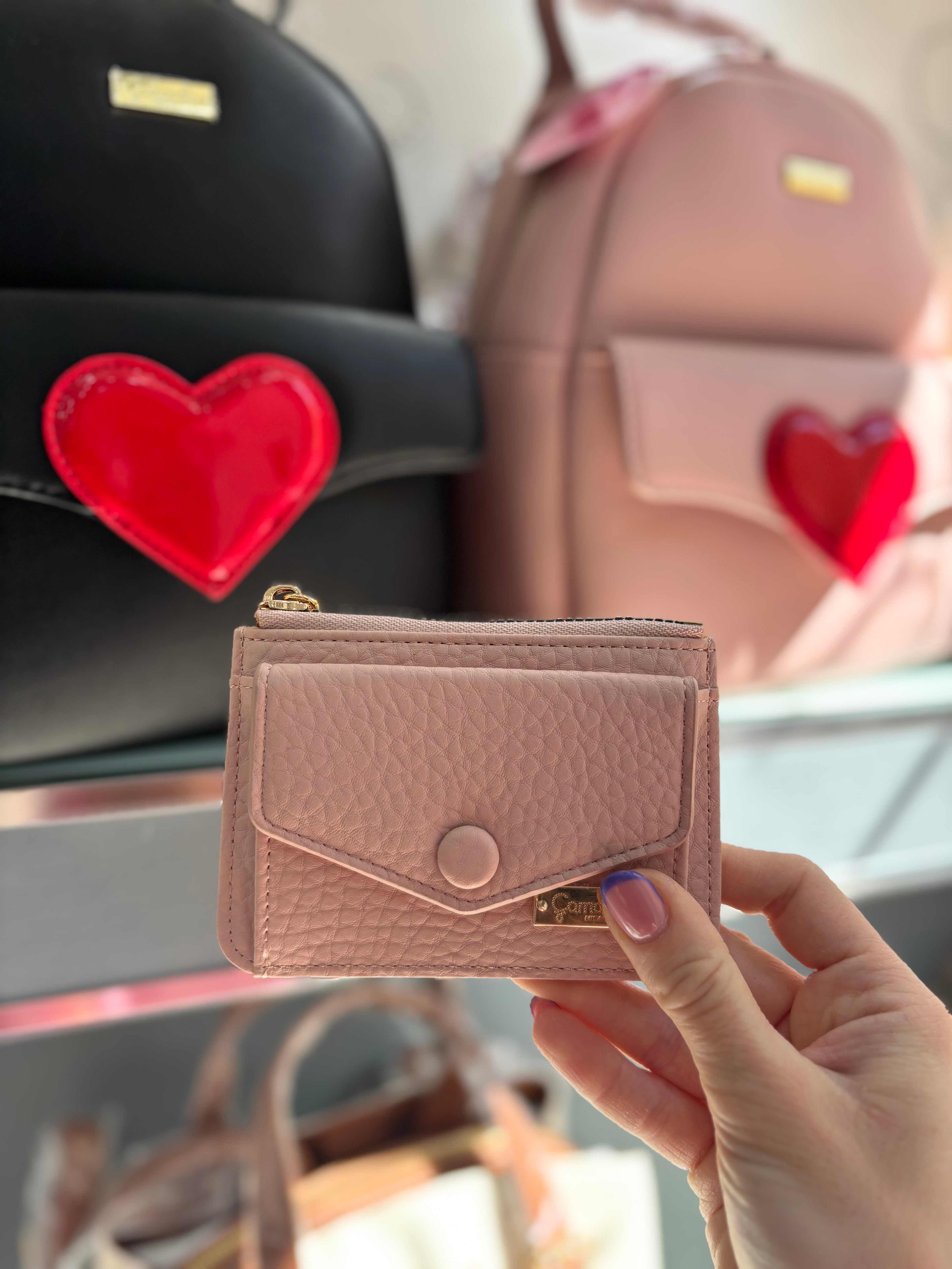 PORTACARTE ZIP LOVE LETTER ROSA                                                   Camomilla milano